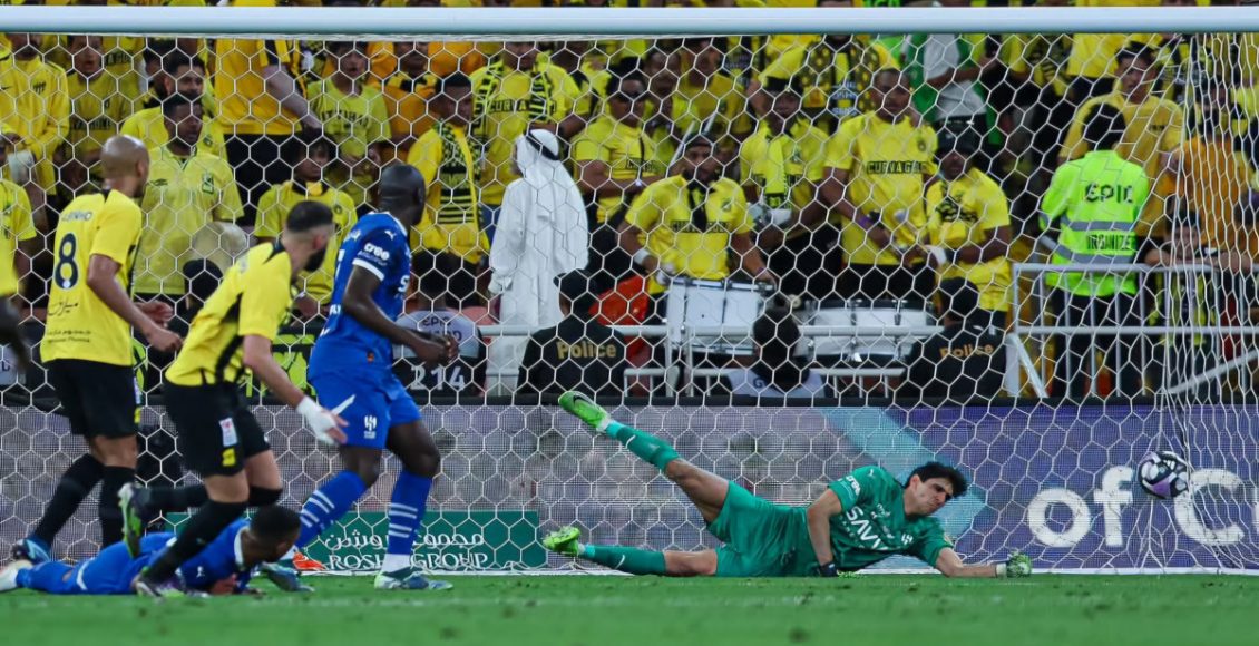 الهلال يتلقى خسارة قاسية في الجولة 21 من الدوري السعودي