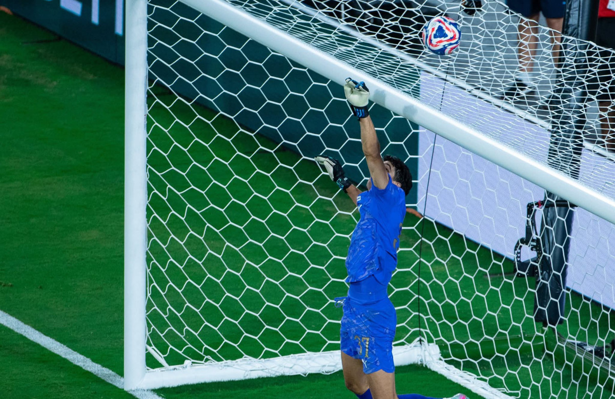 حارس الهلال السعودي