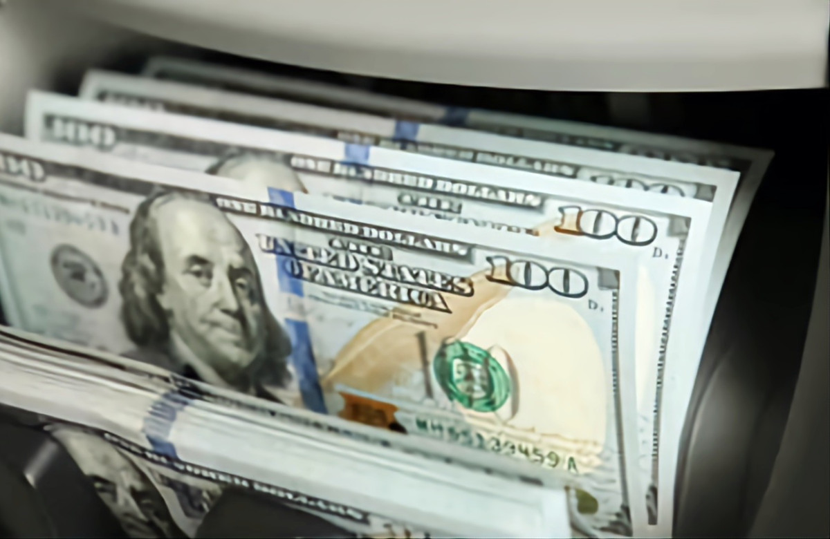 سعر الدولار الأمريكي في السودان يبلغ مستويات تاريخية