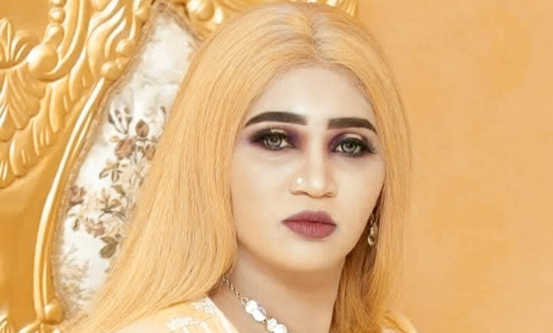 فصل مطربتين لسوء السلوك