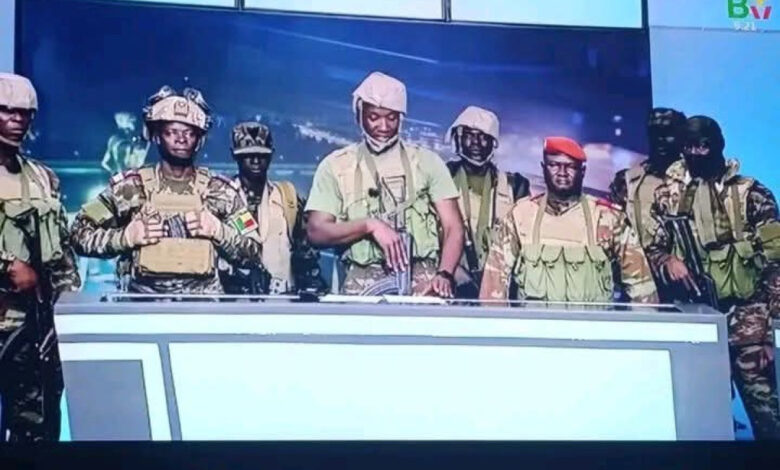 انقلابيو بنين